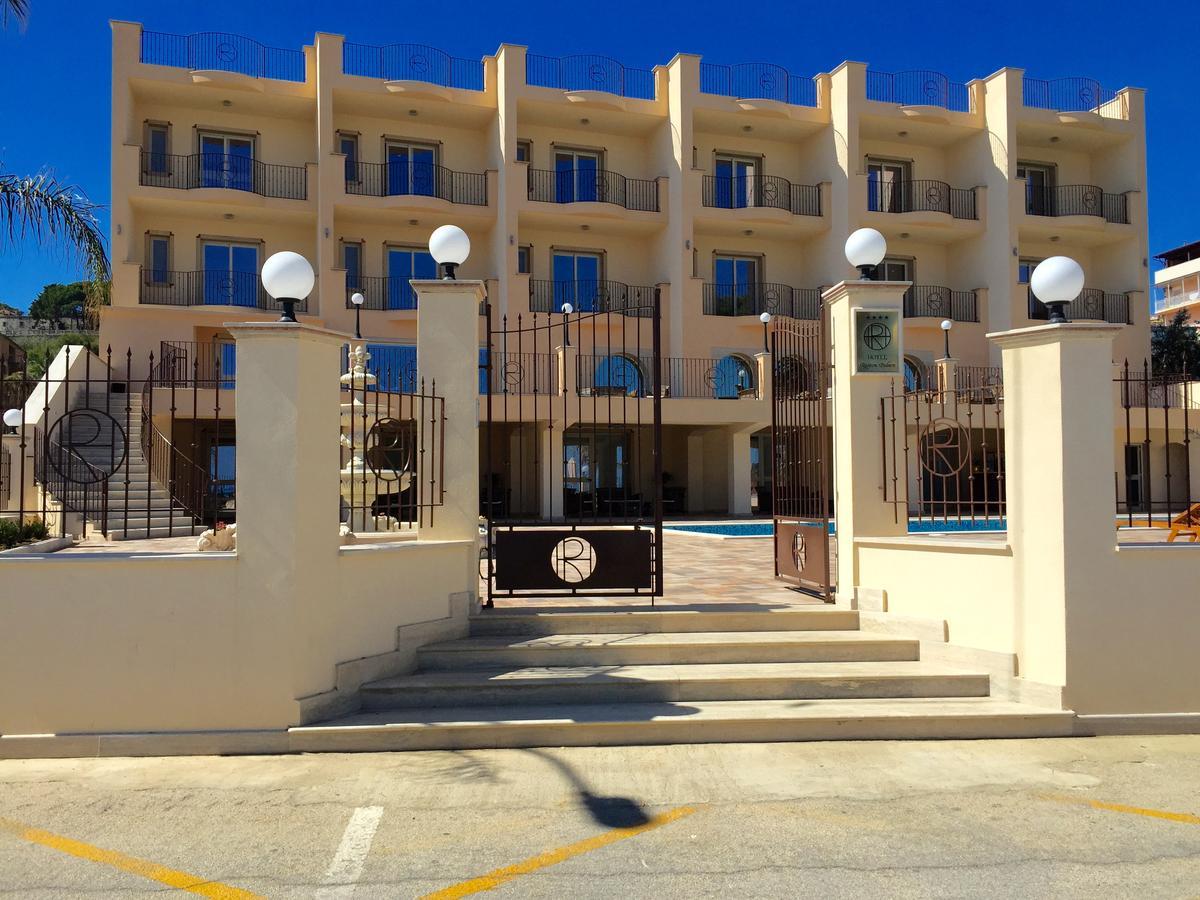 Hotel Riviera Palace ポルト・エンペードクレ エクステリア 写真