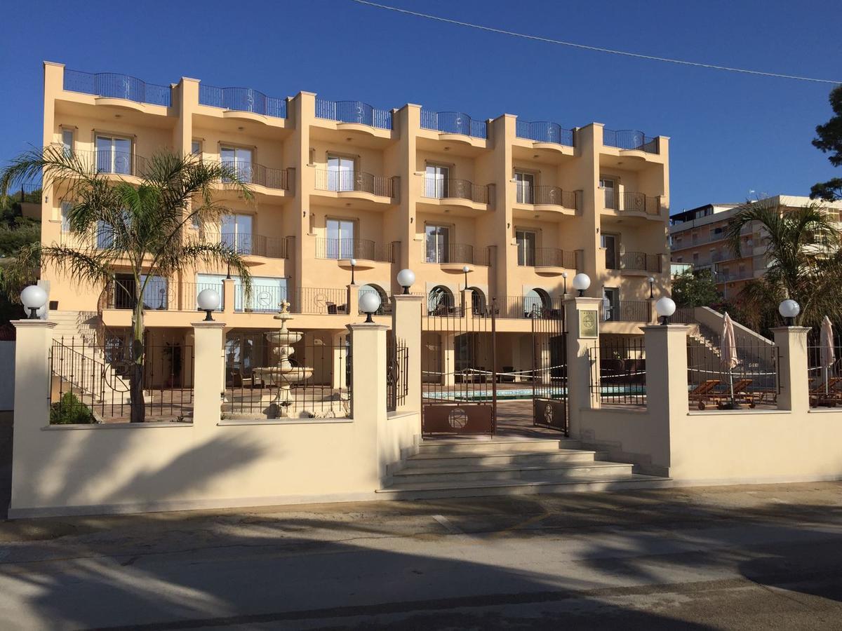 Hotel Riviera Palace ポルト・エンペードクレ エクステリア 写真
