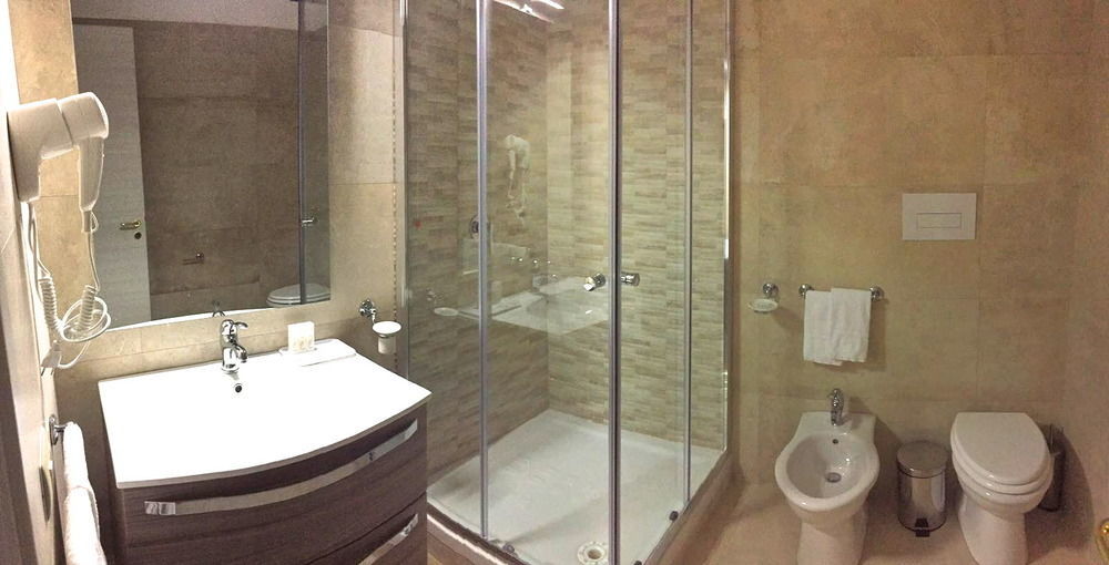 Hotel Riviera Palace ポルト・エンペードクレ エクステリア 写真