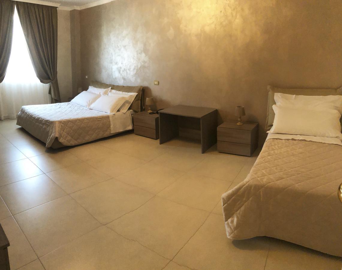 Hotel Riviera Palace ポルト・エンペードクレ エクステリア 写真