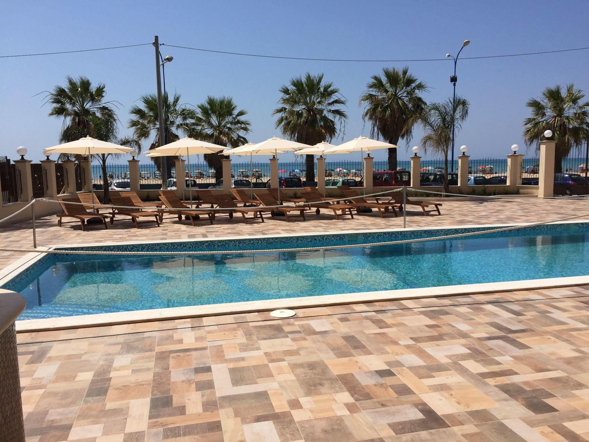 Hotel Riviera Palace ポルト・エンペードクレ エクステリア 写真