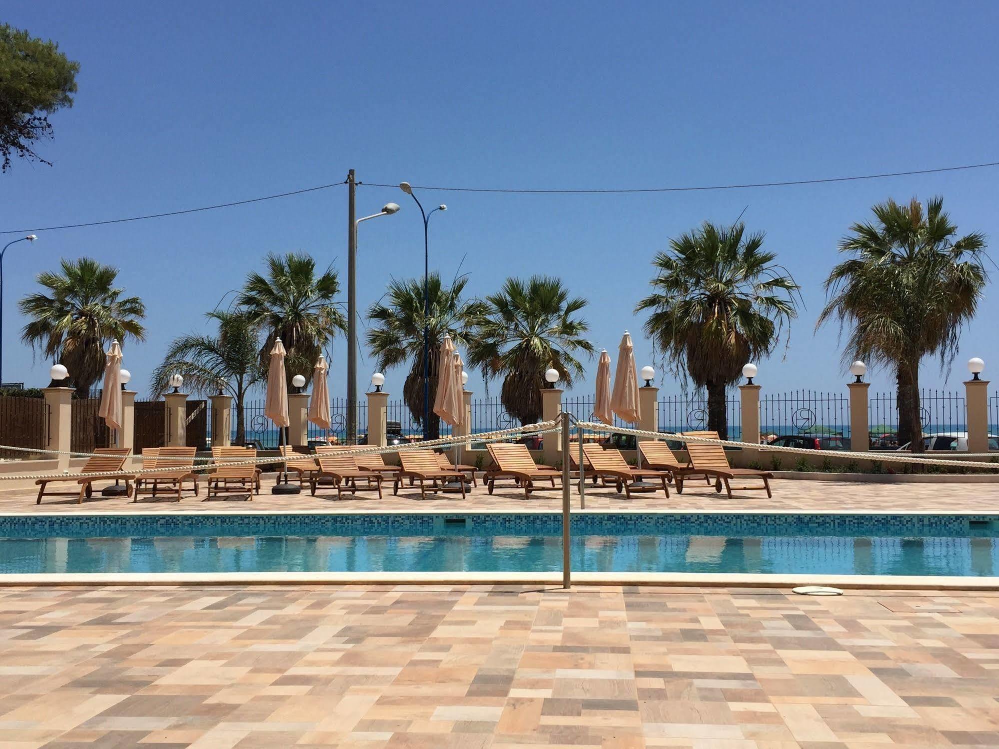 Hotel Riviera Palace ポルト・エンペードクレ エクステリア 写真