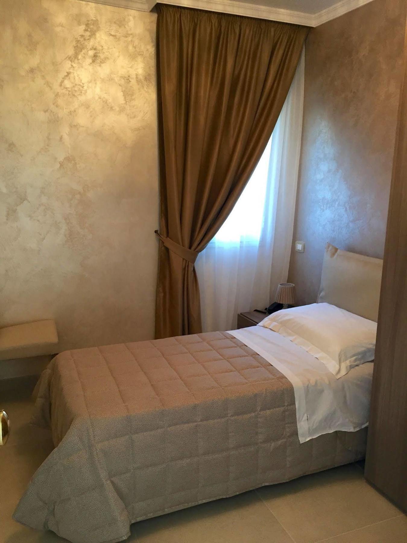 Hotel Riviera Palace ポルト・エンペードクレ エクステリア 写真