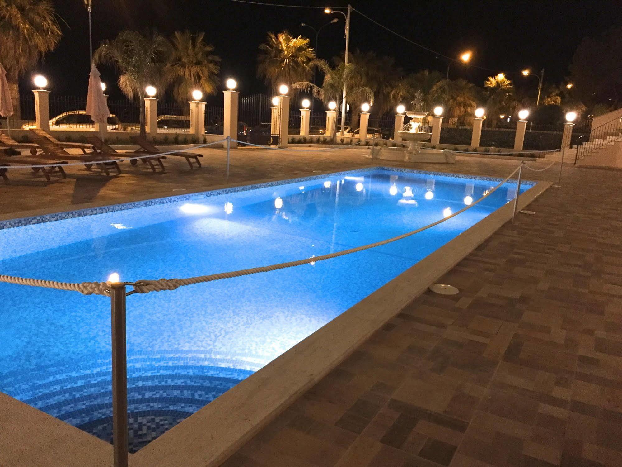 Hotel Riviera Palace ポルト・エンペードクレ エクステリア 写真
