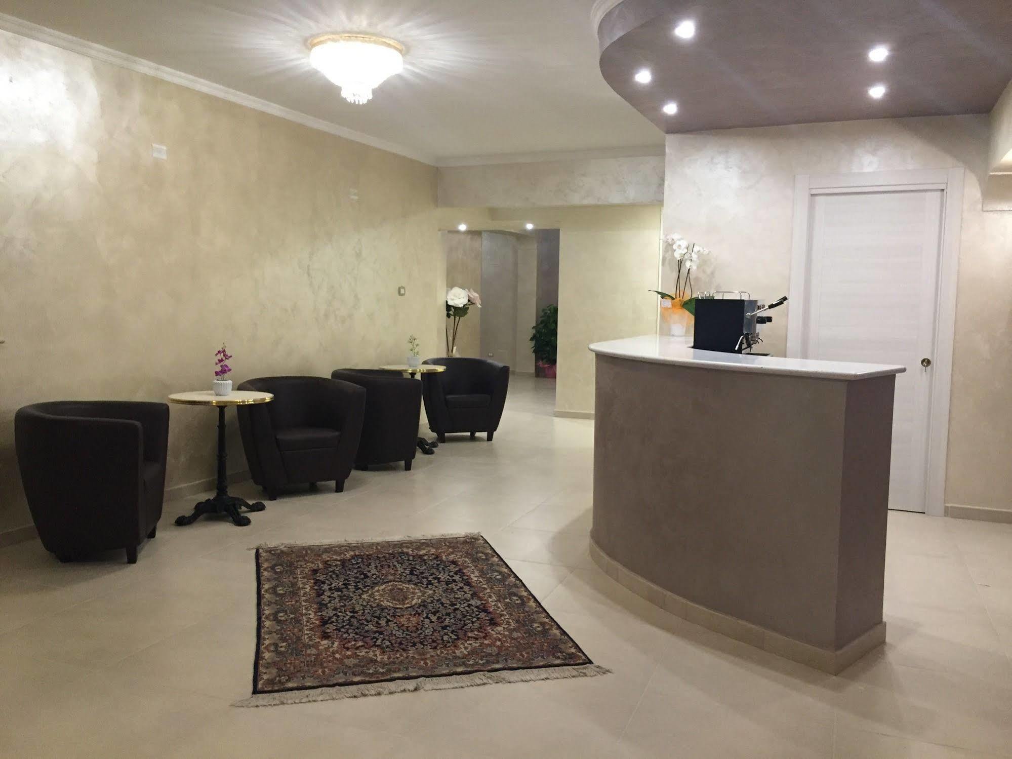 Hotel Riviera Palace ポルト・エンペードクレ エクステリア 写真