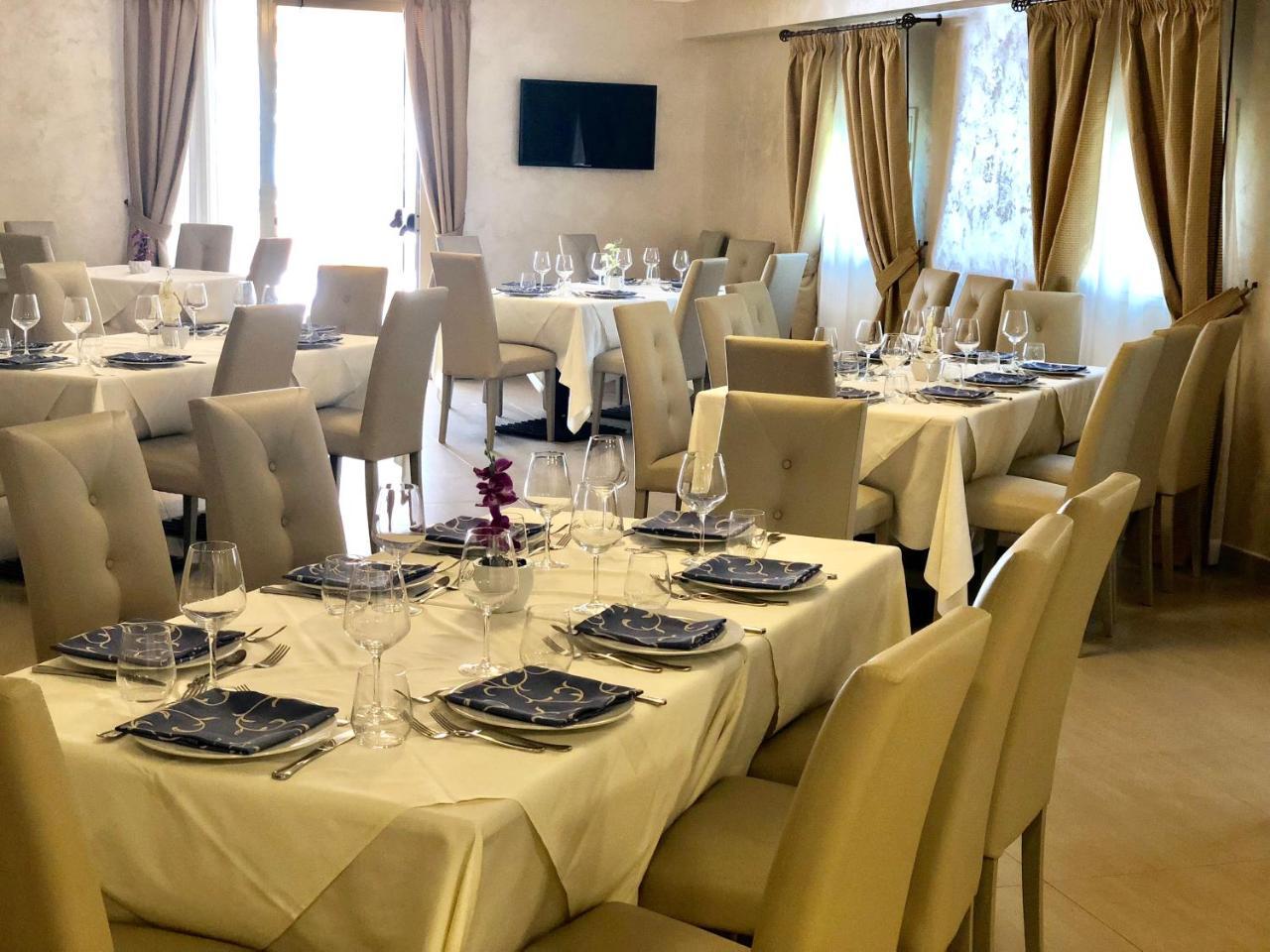 Hotel Riviera Palace ポルト・エンペードクレ エクステリア 写真