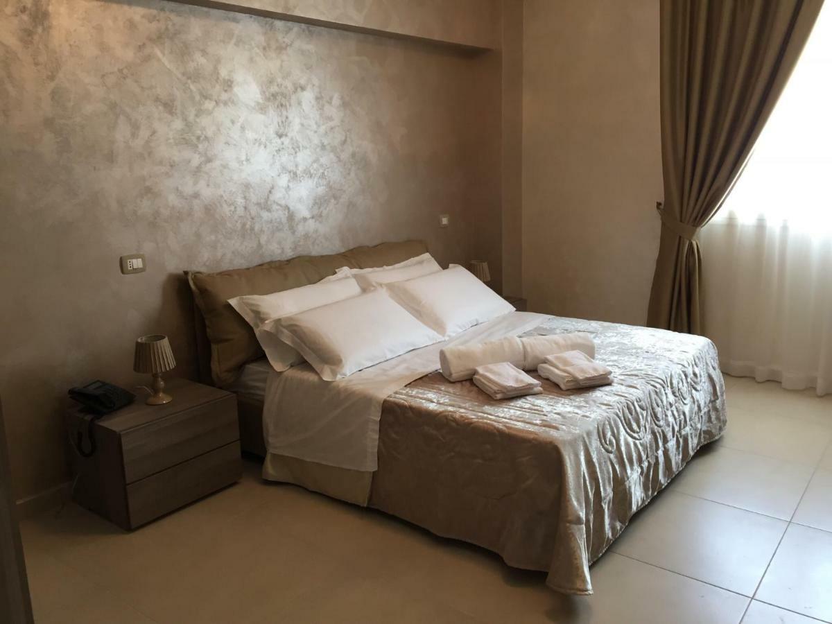 Hotel Riviera Palace ポルト・エンペードクレ エクステリア 写真