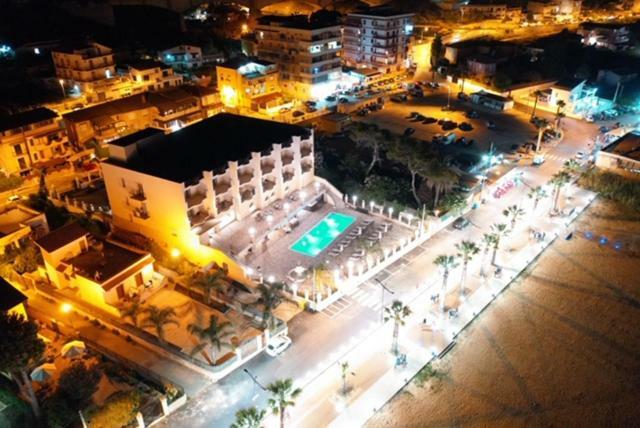 Hotel Riviera Palace ポルト・エンペードクレ エクステリア 写真